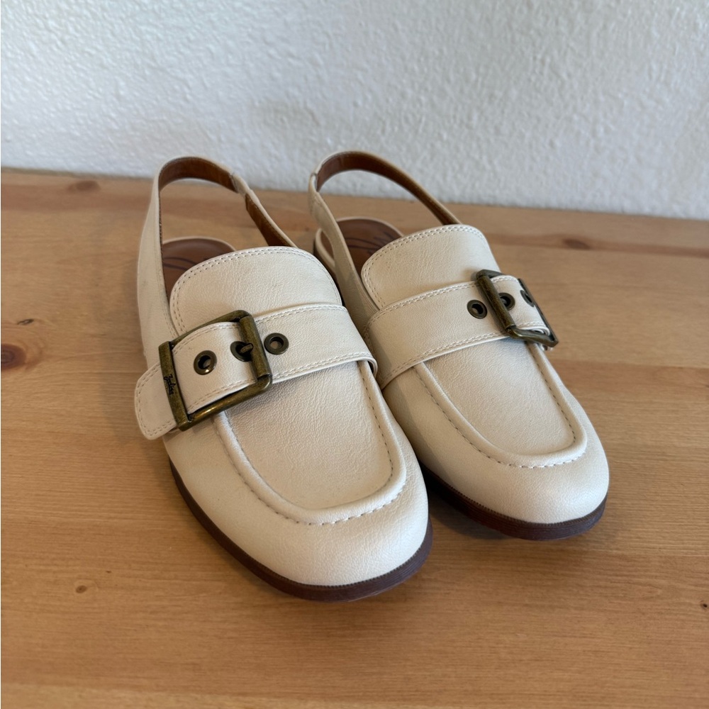 Zodiac Cream Loafers with Buckle Detail
